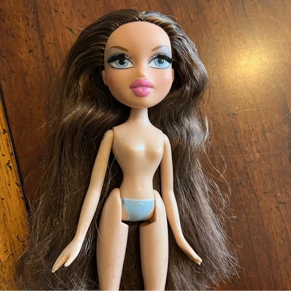 Bratz Yasmin Doll 2001 - Picture 2 of 4